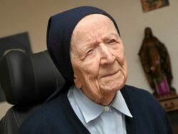 Freira catolica se torna a pessoa mais velha do mundo