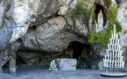 Gruta das Aparicoes de Lourdes