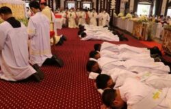 Ordenacao de 13 novos sacerdotes a esperanca da Igreja Catolica em Mianmar