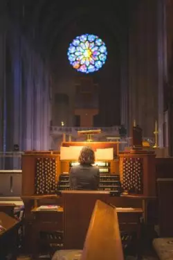 Por favor, ahórrenos la música pagana en los templos 4 Organo en el templo 1