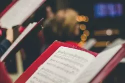 Por favor, ahórrenos la música pagana en los templos 2 coro