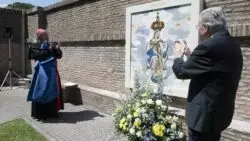 Imagen de la patrona de Uruguay es entronizada en los Jardines Vaticanos 2 Imagem da padroeira do Uruguai e entronizada nos Jardins do Vaticano