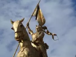Santa Juana de Arco, fue virgen, mártir y guerrera; también fue profetisa 2 Santa Juana de Arco 1