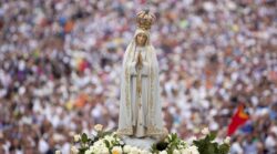 Imagem peregrina de Nossa Senhora de Fatima visitara 15 paises em 2021 2