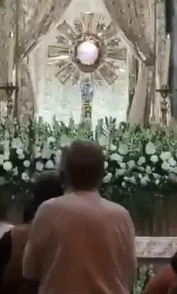 ¿Milagro eucarístico en México? 2 Adoracion