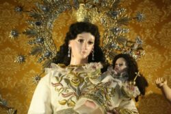 Imagem de Nossa Senhora dos Anjos de Rizal recebe coroacao episcopal 700x466 1