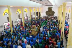 Milhares de catolicos homenageiam Nossa Mae do Perpetuo Socorro no Vietna 3 700x466 1