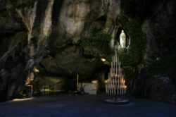 Sacerdote brasileiro se torna capelao do Santuario de Lourdes 1 700x466 1