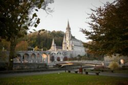 Sacerdote brasileiro se torna capelao do Santuario de Lourdes 3 700x466 1