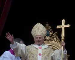 El Papa Ratzinger “se despide siempre regalándote una bellísima sonrisa” 3 13483 20100404 GK