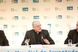 El Papa Ratzinger “se despide siempre regalándote una bellísima sonrisa” 2 2456 20130725 GK