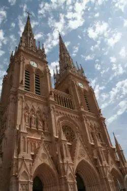 Aún suenan los ecos de la polémica por misa en Luján por la vicepresidente Kirchner 2 Basilica de Lujan