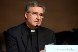 Obispo de Brescia pide a sacerdote que celebró vestido de ciclista que se disculpe con humildad 2 Foto1 Pierantonio Tremolada