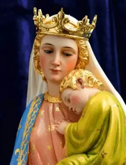 Carruaje de Nuestra Señora viaja por el oeste de Francia 2 Nossa senhora