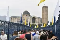 Más de 300 mil visitaron Santuario Nacional de Aparecida, en Brasil, los primeros días de octubre 2 Fieis lotam o Santuario Nacional de Aparecida no dia da Padroeira do Brasil 3 700x468 1