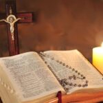 Por que a Biblia catolica e diferente da protestante