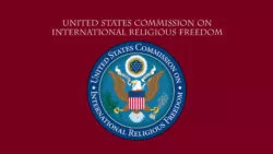 China estaría usando acuerdo con el Vaticano para reprimir católicos, dijo funcionario americano 2 uscirf