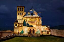 Afrescos de Giotto sao projetados na fachada da Basilica de Sao Francisco de Assis 700x463 1