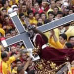 Milhares de devotos participam da procissao do Nazareno Negro nas Filipinas 1 700x394 1