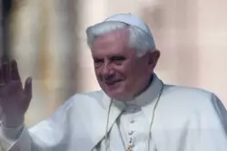 Ratzinger y sus acciones anti-él-Papa, contadas por Ganswein 2 Ratzinger 2