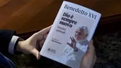 Vaticano publica libro con reflexiones de Benedicto XVI 2 Vaticano lanca livro com reflexoes de Bento XVI 700x394 1