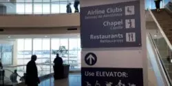 Capilla Eucarística es dedicada y bendecida en aeropuerto de EE.UU. 2 Capela Eucaristica e dedicada e abencoada em aeroporto dos Estados Unidos 700x353 1