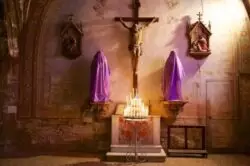 ¿Por qué algunas iglesias cubren imágenes durante la Cuaresma? 2 Por que algumas igrejas cobrem as imagens durante a Quaresma 700x466 1