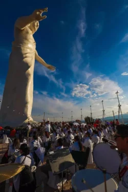 Imagem gigante de Cristo da Paz e inaugurada no Mexico 3 768x1152 1
