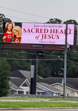 Outdoors recordam que o mes de junho e dedicado ao Sagrado Coracao de Jesus