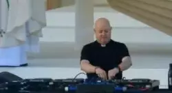 El cura techno de la JMJ y del aquelarre Halloween 2 Sin titulo 8