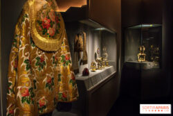 Tesouros da Catedral de Notre Dame sao expostos no Museu do Louvre 2