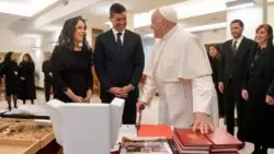 Papa recibe en audiencia al Presidente de Paraguay 2 Presidente do Paraguai e recebido em audiencia pelo Papa Francisco 3
