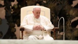 Papa Francisco pede aos fieis para que rezem por ele durante o mes de novembro 700x394 1