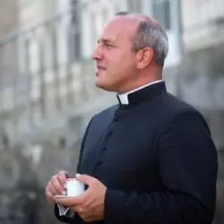 Avances judiciales contra el padre francés que reafirmó enseñanza moral sexual católica 2 4 1