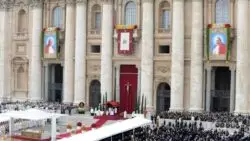 Vigilia en el Vaticano conmemora el 19 aniversario de la muerte de San Juan Pablo II 3 Vigilia no Vaticano recorda os 19 anos da morte de Sao Joao Paulo II 4