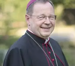 Presidente de Obispos alemanes insiste en ordenación de mujeres y fin del celibato 2 Mons. Baetzing e1586426861583 599x526 1