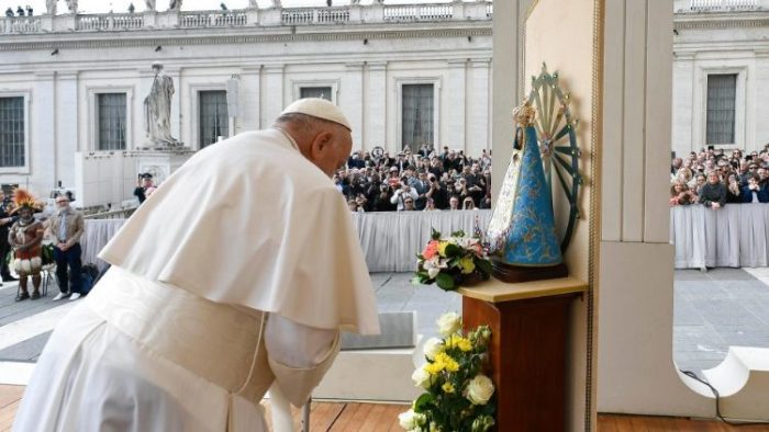 El Papa pide la intercesión de la Virgen por la paz y convoca a rezar ...
