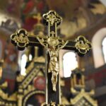 Catedral de Westminster promove exposicao de crucifixos