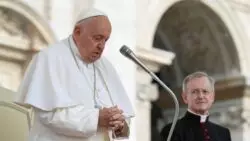 Papa Francisco aconseja orar utilizando los salmos 2 Papa Francisco aconselha que se reze utilizando os salmos 1