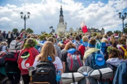 Principal Santuario Mariano da Polonia bate recorde no numero de peregrinos