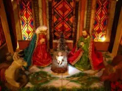 Pedir al Divino Niño que nos limpie, por intercesión de su Madre 2 Gruta Presepio dos Arautos 700x525 1