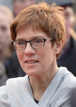 800px Annegret Kramp Karrenbauer 2016 cropped