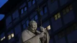 El estado del Papa Francisco “sigue siendo crítico pero estable” 2 Condicao clinica do Papa Francisco permanece critica mas estavel