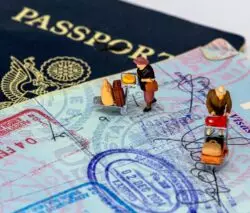 Mañana expira programa de visas a religiosos extranjeros en EE.UU. 2 6 7