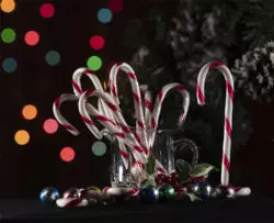 El bastón de caramelo para apagar el ruido, que terminó siendo símbolo de Cristo 2 R228 LUZ D Candy Cane