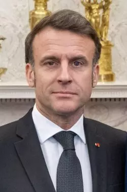 Macron, ¿jugando a ‘king maker’ para bloquear al Cardenal Sarah? 2 7 12