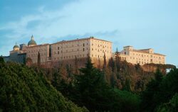 Tal vez no haya peor enemigo del contrarrevolucionario que el frenesí 2 Monte Cassino Opactwo 1