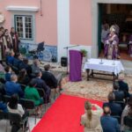 Patriarca de Lisboa celebra Eucaristia com a Cruz da primeira Missa no Brasil 1 768x512 1