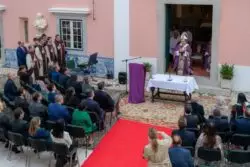 Patriarca de Lisboa celebró Eucaristía con la Cruz de la primera Misa en el Brasil 2 Patriarca de Lisboa celebra Eucaristia com a Cruz da primeira Missa no Brasil 1 768x512 1