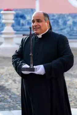 Patriarca de Lisboa celebró Eucaristía con la Cruz de la primera Misa en el Brasil 6 Patriarca de Lisboa celebra Eucaristia com a Cruz da primeira Missa no Brasil 3 768x1153 1